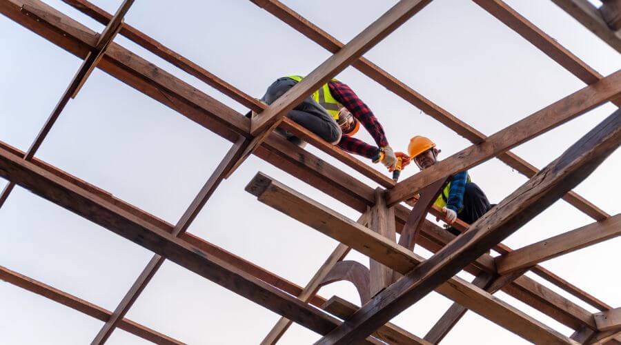 Professional gutter cleaning services in Leonard, MO